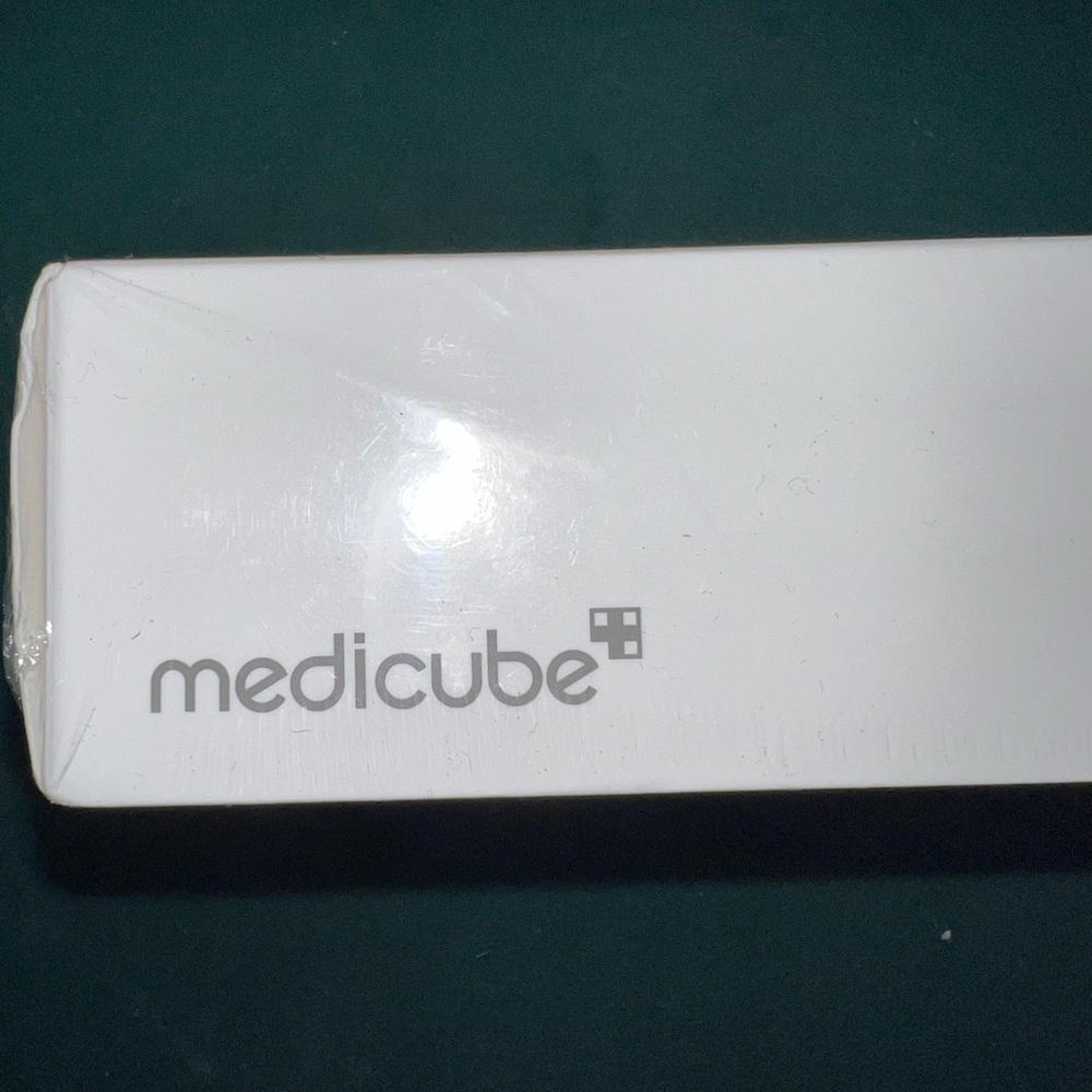 NIB sealed Medicube MiniBooster Pro,PortableGlow GlassSkin,KoreanSkinCare ORG$90 - Picture 6 of 7